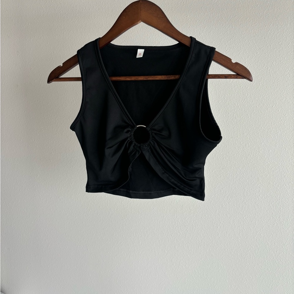 SHEIN Black Sleeveless Crop Tank Top with Ring Front